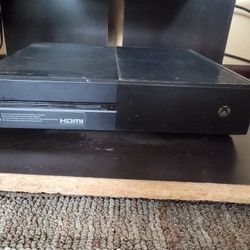 Xbox ONE 2 Controllers & 8 Games