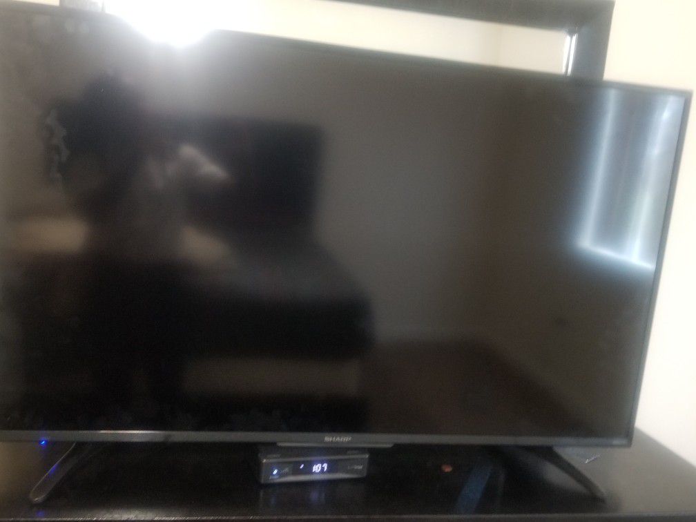 50 inch Sharp 4K UHD TV roku tv