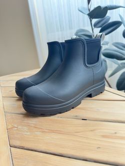 NEW Women's UGG Droplet Waterproof Rain Boots - Black - Size 5