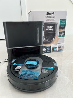 Like New, Shark AL Ultra Robot Self Clean XL - Robot Vacuum
