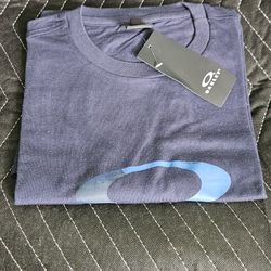 Oakley T-shirt