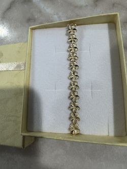 14k Gold Hawaiian flower bracelet