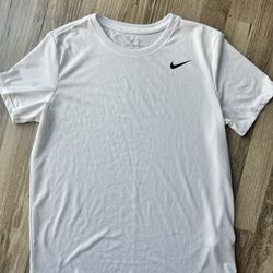 Nike Women’s Dri Fit Tee! (Size M)
