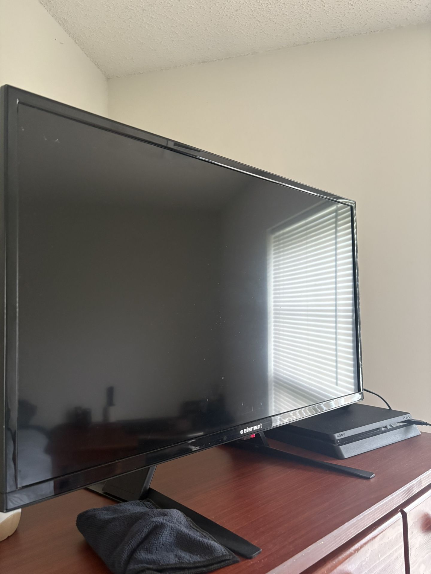 32 Inch TV