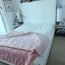 Modani Queen Bed 