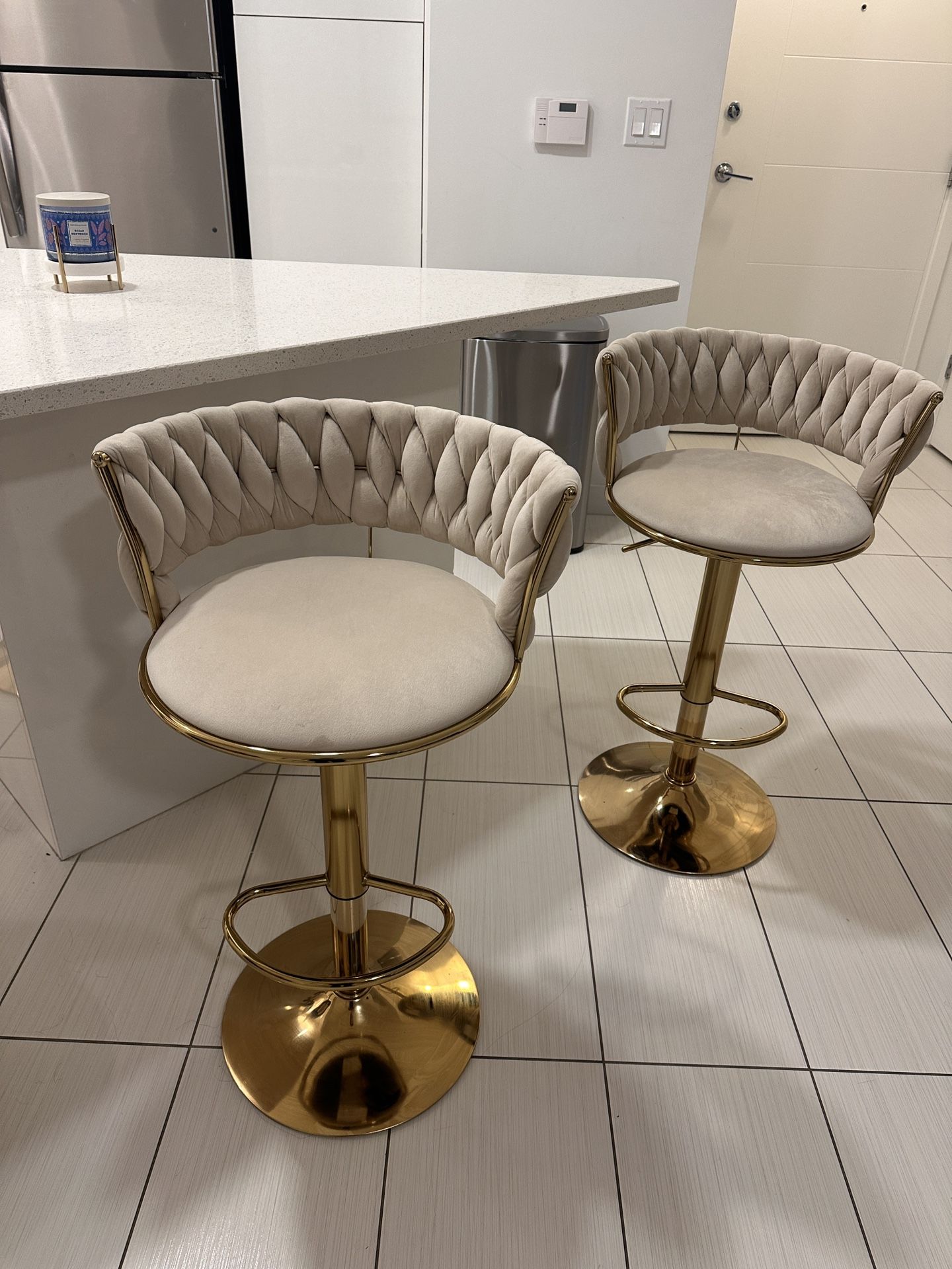 Set of 4 Elegant Bar Stools – Gold Base & Velvet Backrest