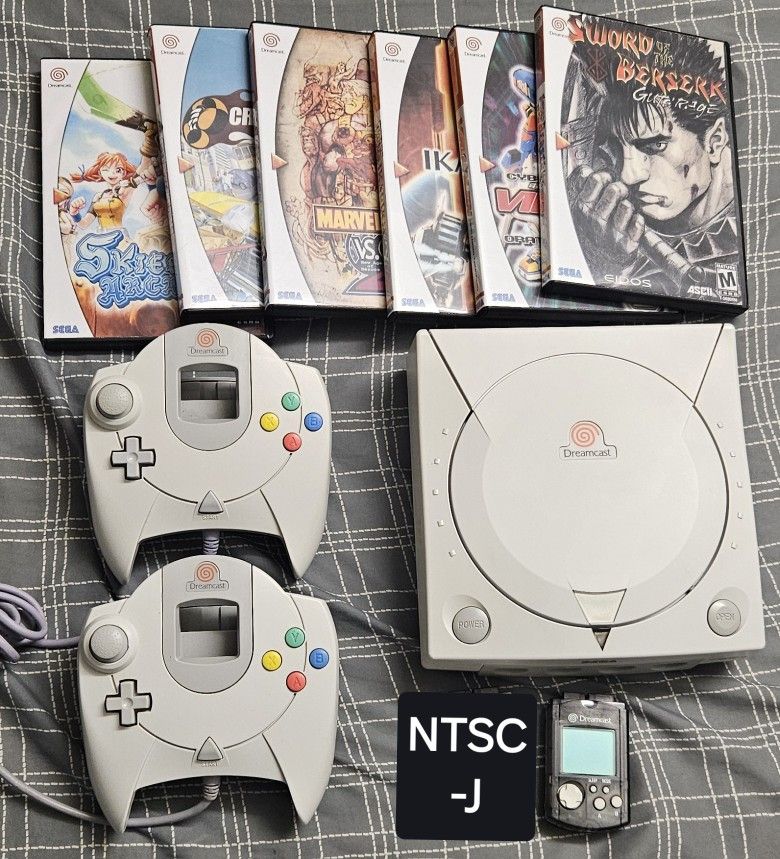 Sega Dreamcast With 2 Controllers, 1 VMU, 6 Games