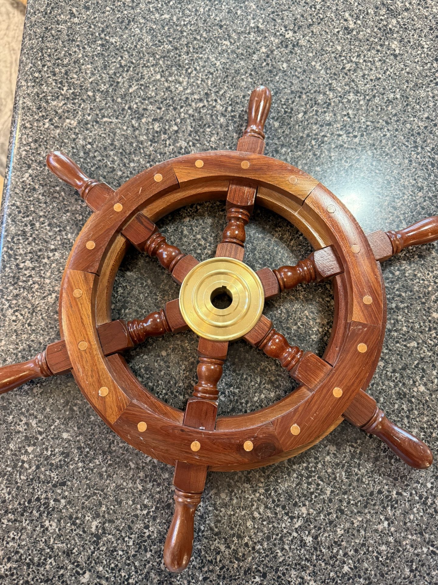 Beautiful 18 Inch Like New Ships Wheel