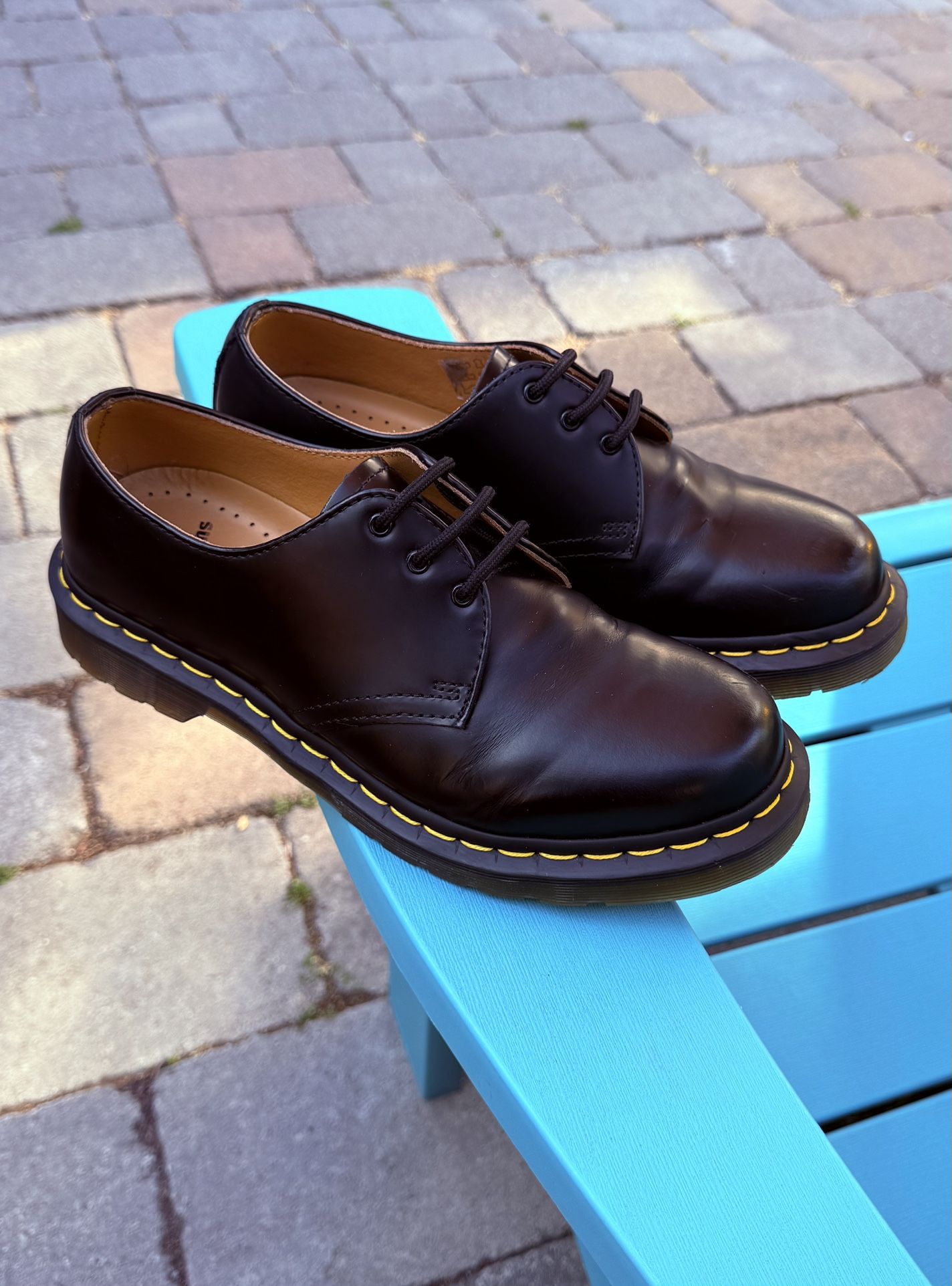Women's Dr. Martens 1461 Smooth Leather Oxford Shoes - Gently Used - US Size 9