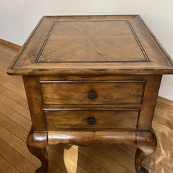 Hooker Seven Seas End Table (0IH002 Solid wood Furniture
