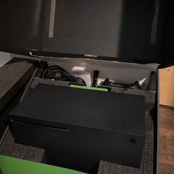 Xbox Series X Bundled with accessories