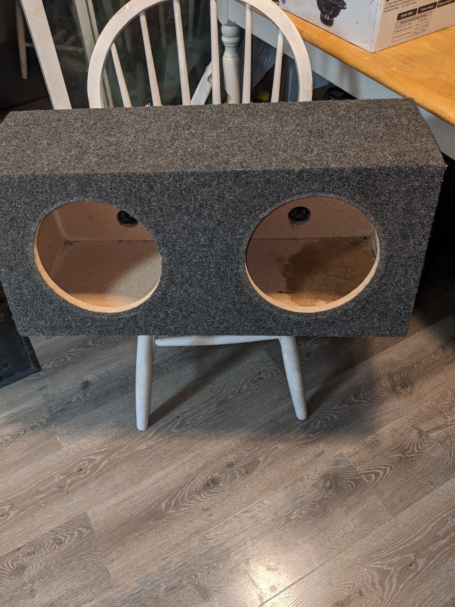 2 10 inch dual subwoofer speak box $20 Firm!