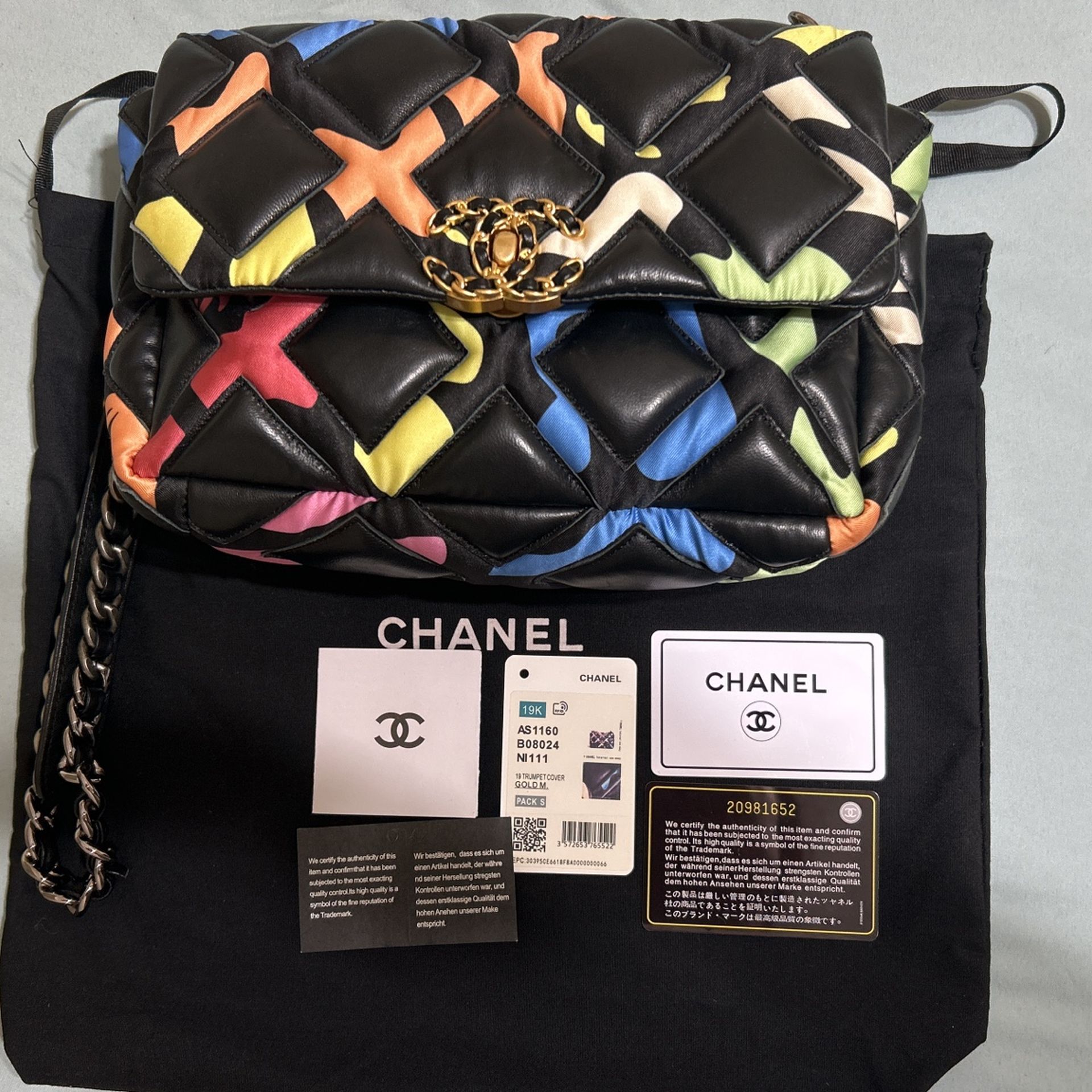 Chanel Originally 19 Trumpet Cover Gold M