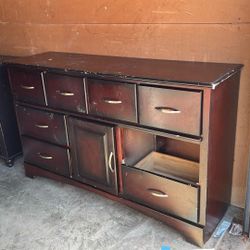 8 Drawer Dresser (missing A Drawer) 