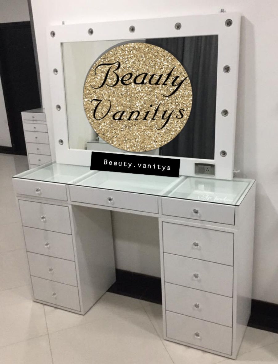 Vanity with 11 drawer