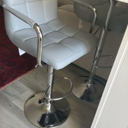 2 Set Barstools