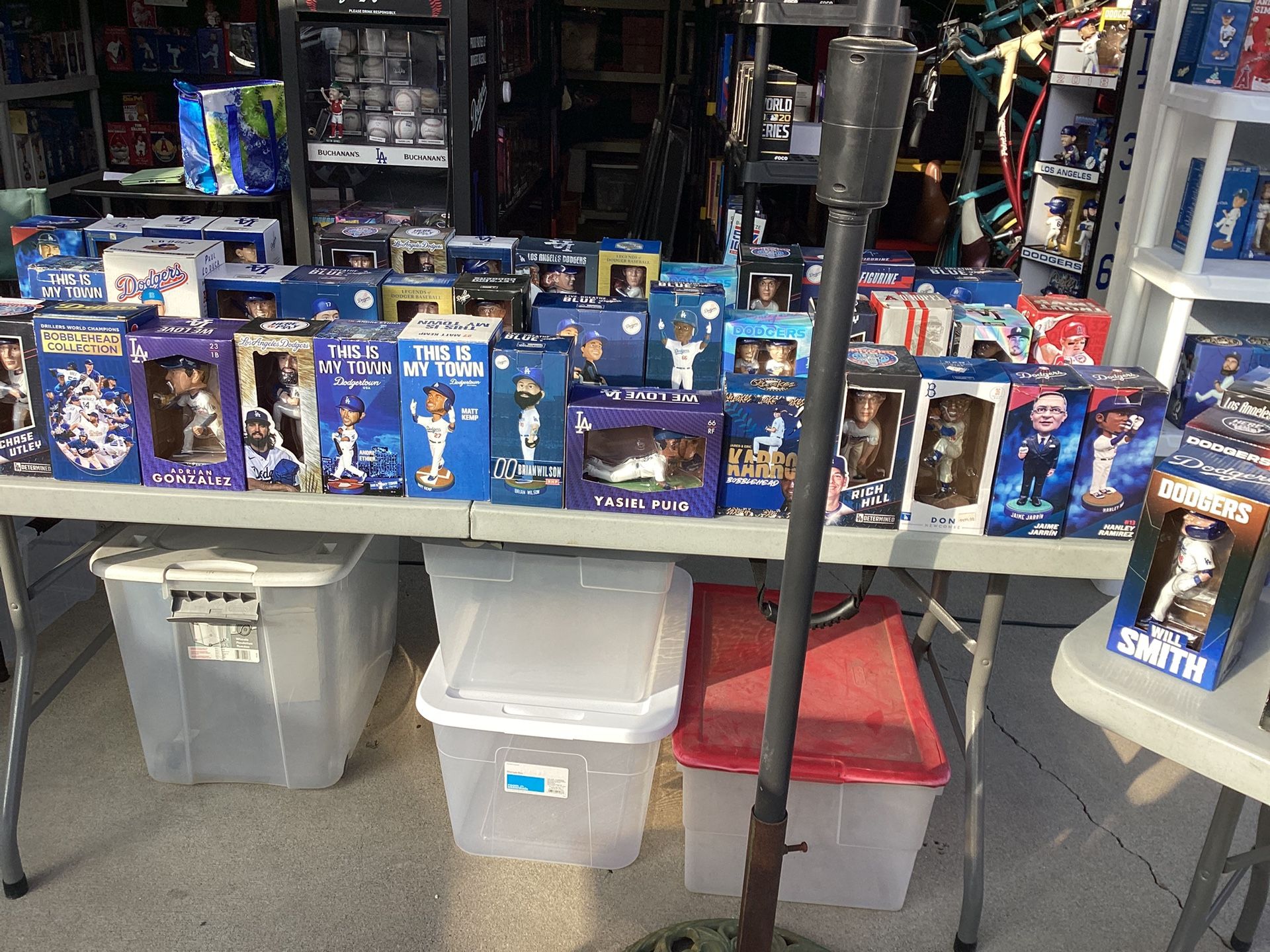 Last Giant Christmas Sale Of The Year. Sunday Dec. 22 From 9:30am To 2:30pm. Bobble heads, Autographs Other Great Stuff.