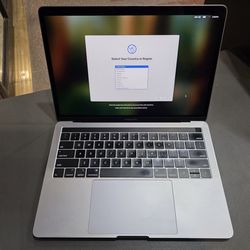 MacBook Pro Touchbar256GB 8GB RAM Quad Core i5 Intel