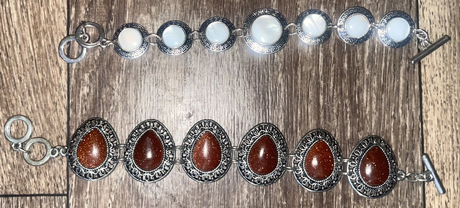 2 new without tags pcs of good quality fashion jewelry . It’s 2 bracelets located Off lake mead & Simmons area asking $3 for both