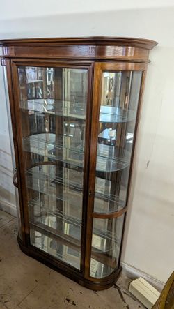 Vintage Pulaski Curved Curio With Lights and Glass Shelves