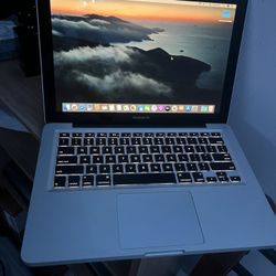 MacBook Pro Intel i5 4gb Ram 500 storage with charger