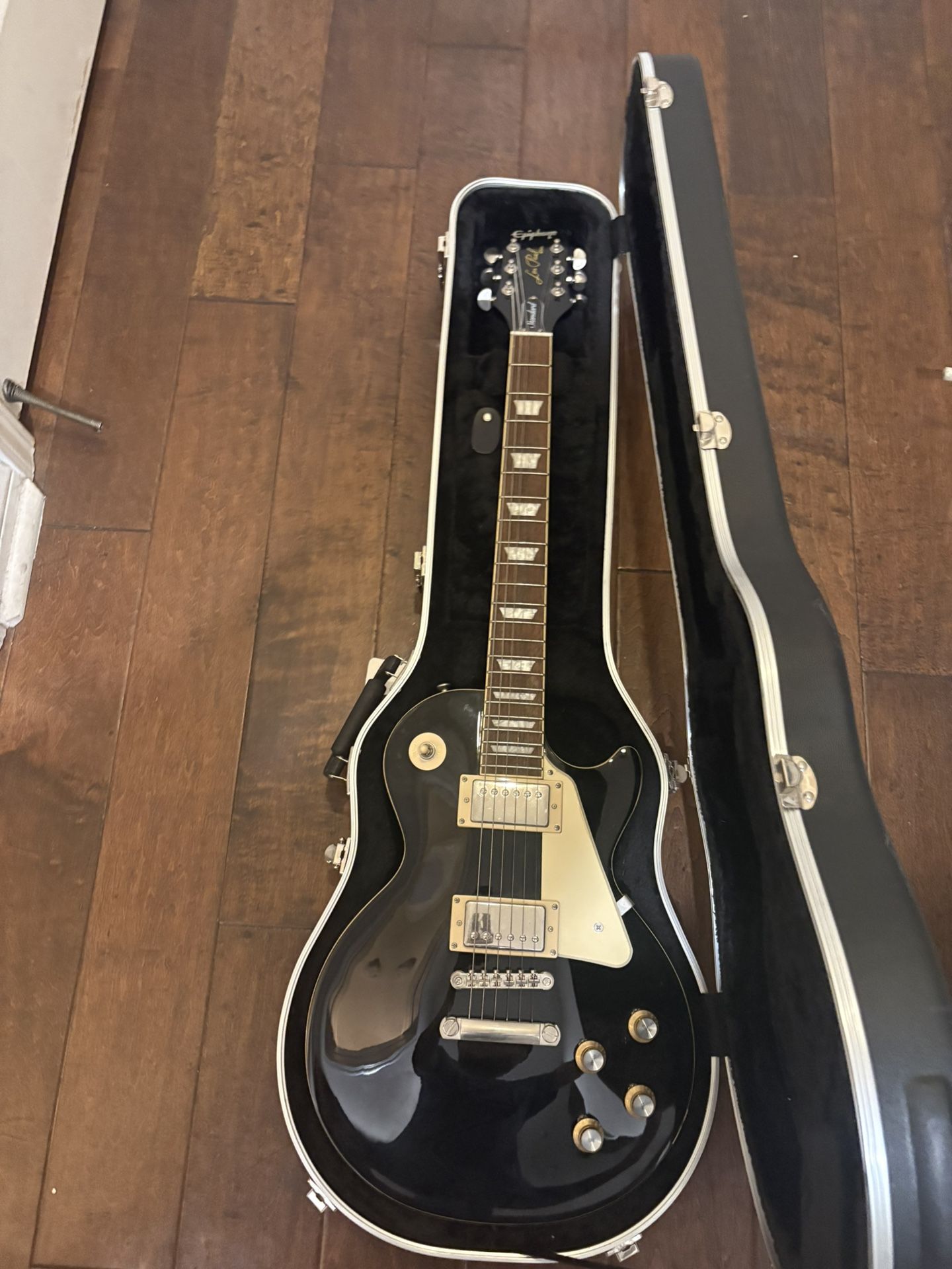 Epiphone Les Paul Standard With Case