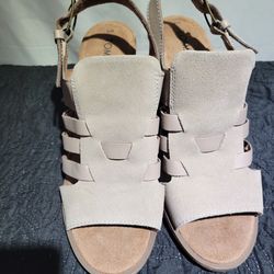 Toms woven wedge sandals size 8