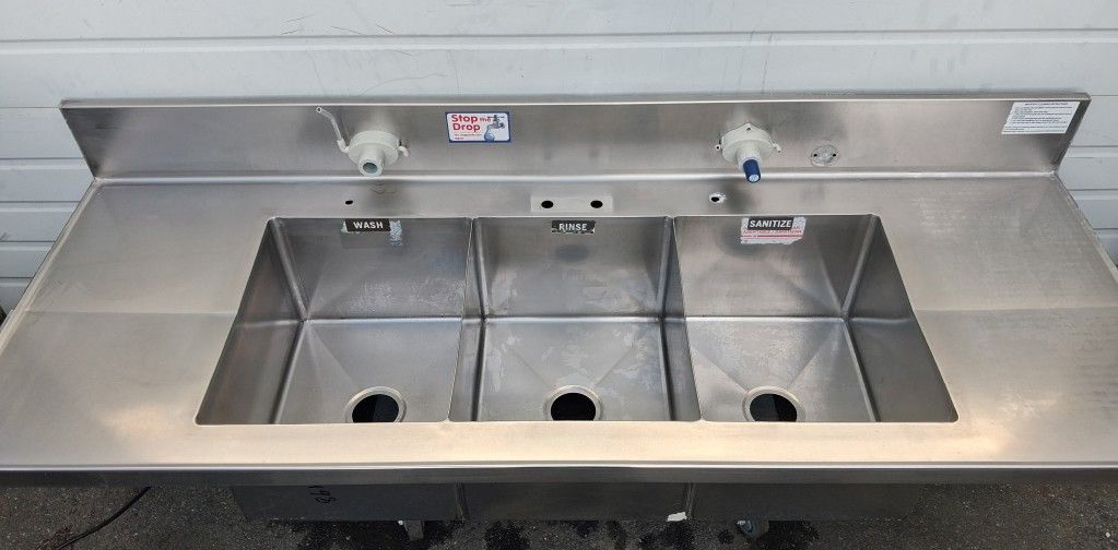 Stainless Steel Triple Bay Commercial Sink