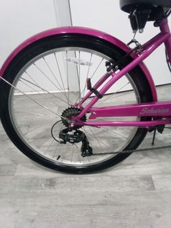 7 speed girls Brand new Schwinn cruiser