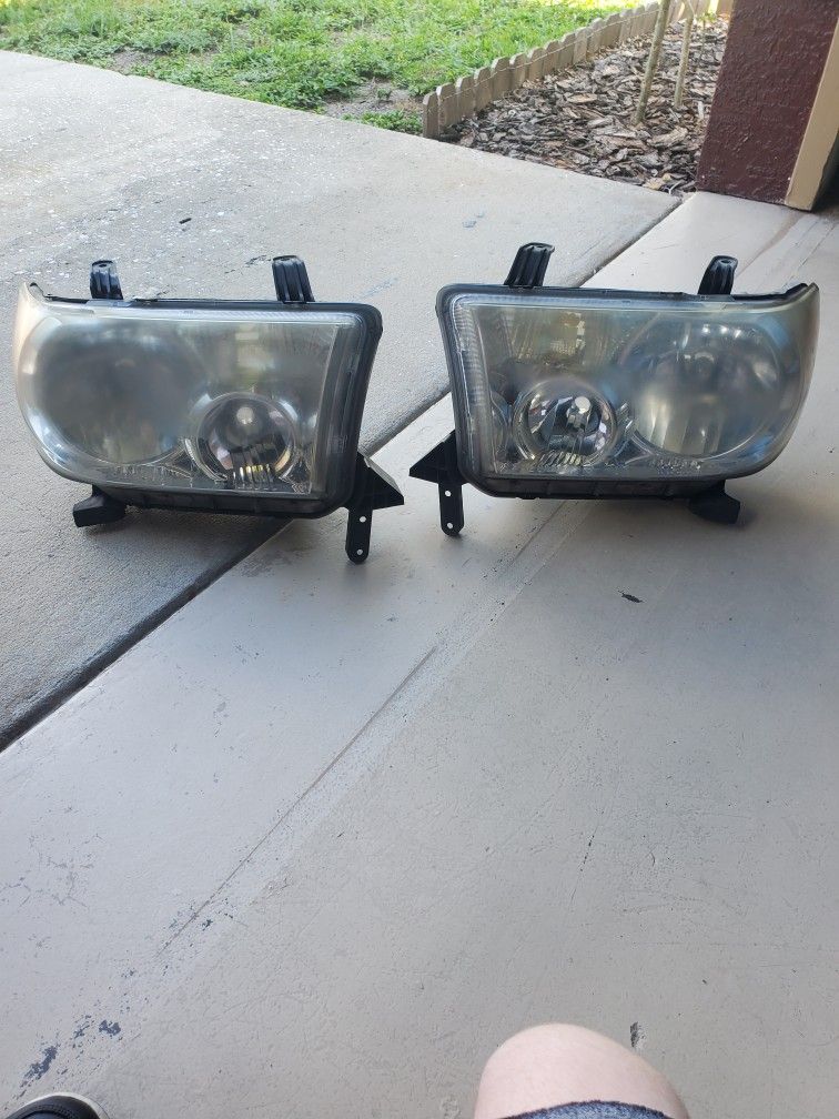 Toyota Tundra Headlights