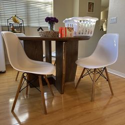 Set of dining chairs