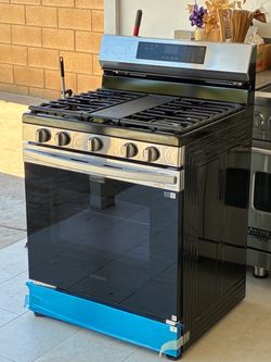 New Samsung 6.0 Cu. Ft. Smart Freestanding Gas Range with No Pre-heat Air Fry & Convection, Stainless Steel