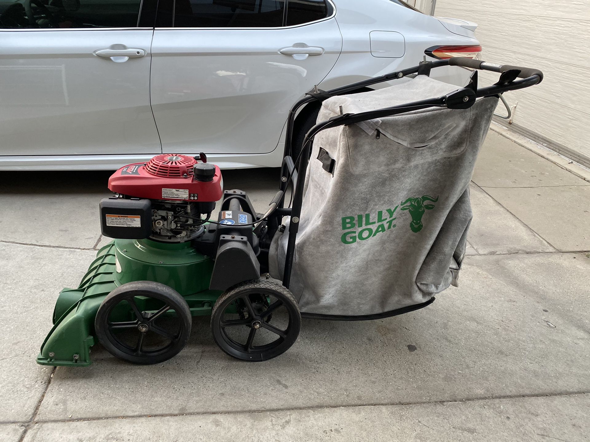 Billy Goat (27") 187cc Honda Self Propelled Lawn/Litter Vacuum w/ 2" Chippe
