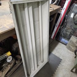 4 Boulb Florescent Shop Fixture