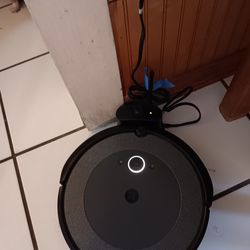 iRobot® Roomba® i3 EVO (3150) Wi-Fi Connected Robot Vacuum