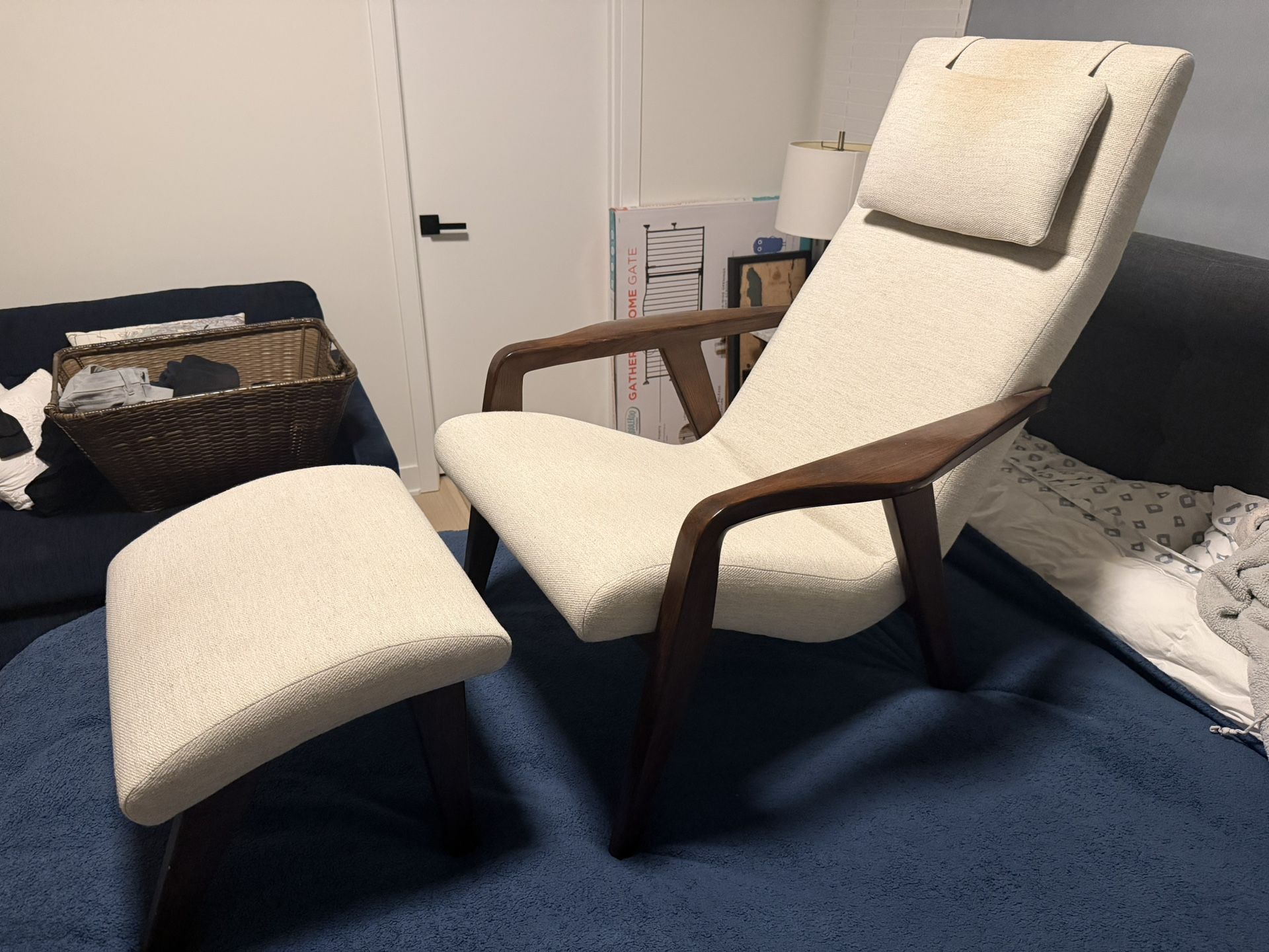Mid-century Modern Lounge Chair and Ottoman