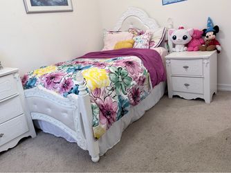 Girls Bedroom 4 Piece Set