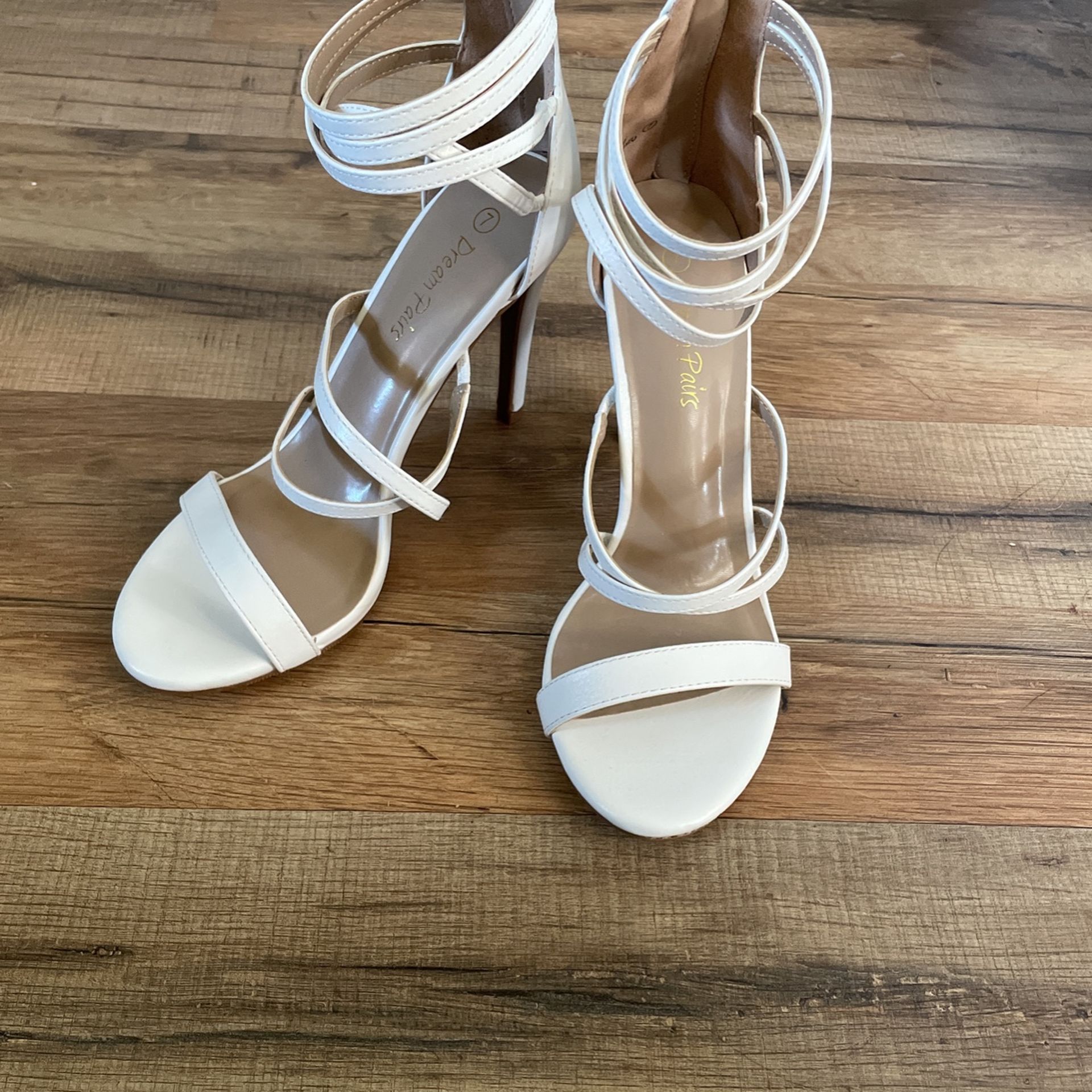 Dream Pairs White Zip Up Heels  Size 7