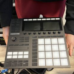 Native Instruments Maschine MK3 Audio MIDI Interface Sampler Drum Controller NI