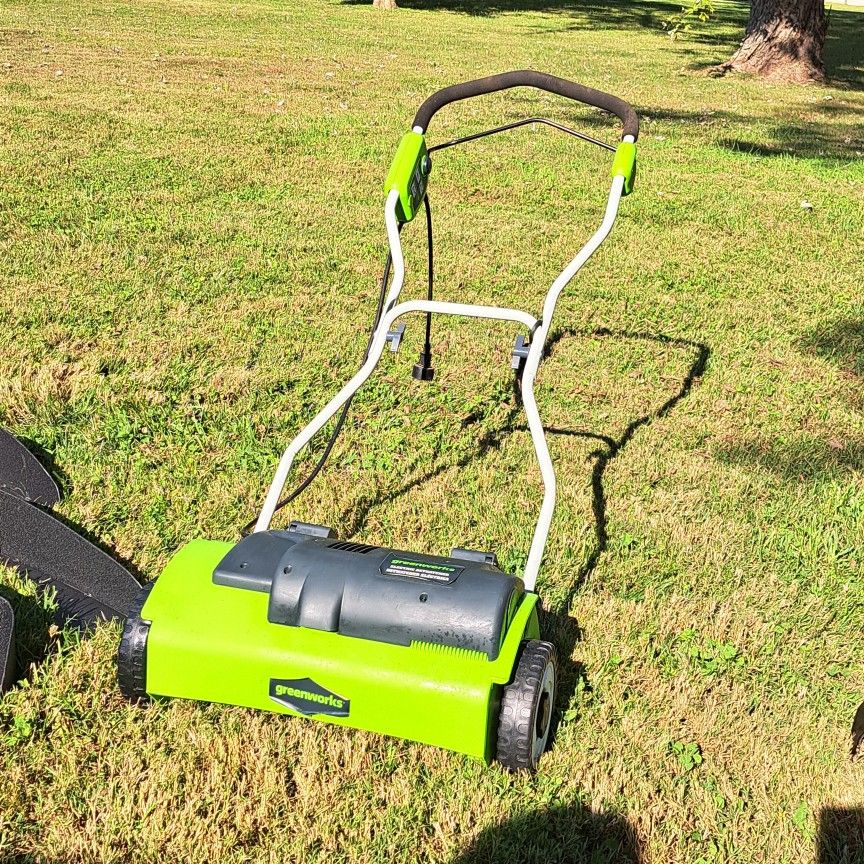 Greenworks Electric dethacher