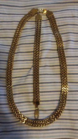 Nice chain and braslet...