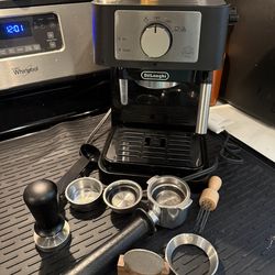 De’Longhi Stilosa Manual Espresso Machine – 15 Bar Pump – Steam Wand – Cleaned – Extras Included