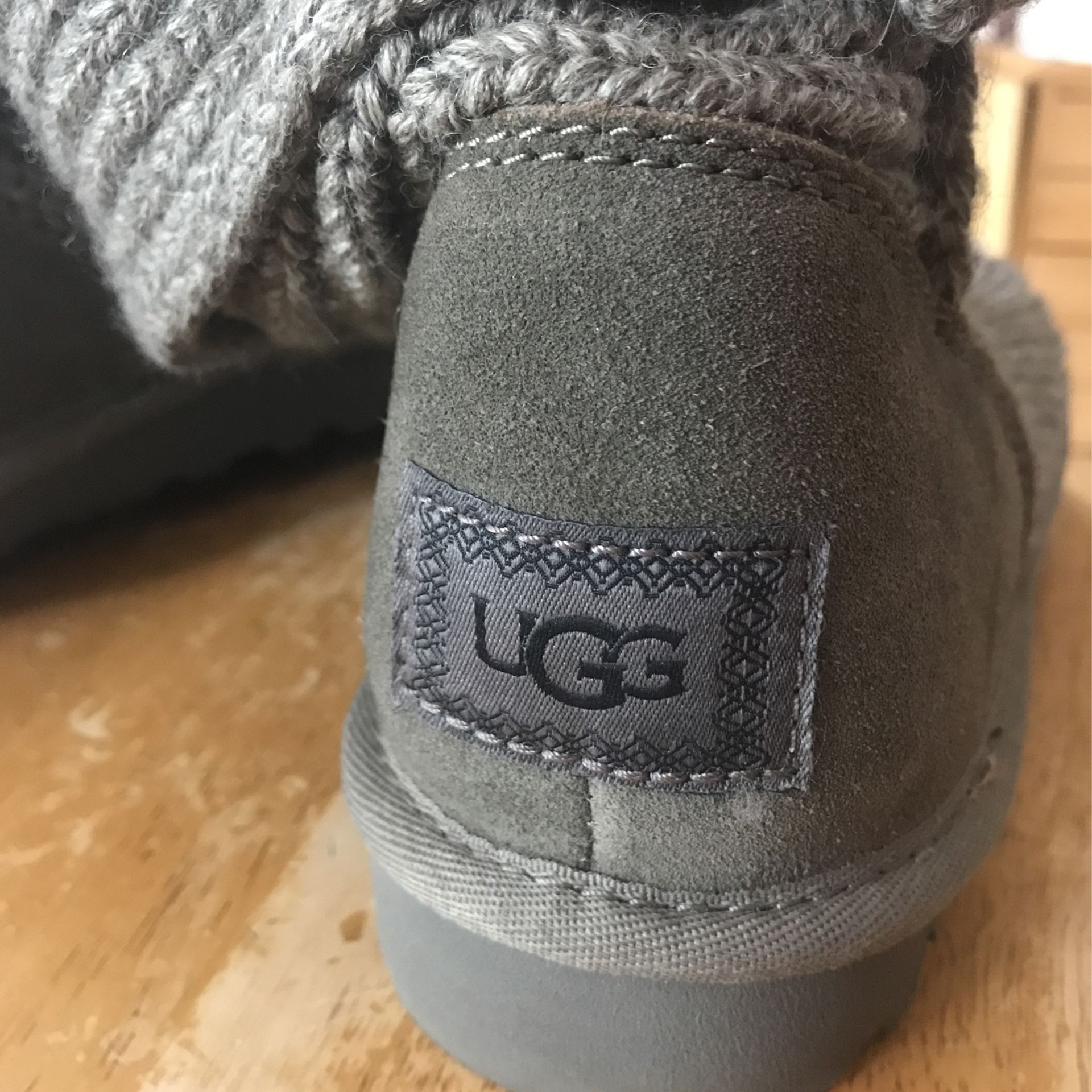 UGG GRAY SIDE BUTTON KNIT BOOTS $45