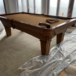 Pool Table 8ft- LIKE NEW- FREE PRO DELIVERY