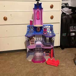 Vampirina House