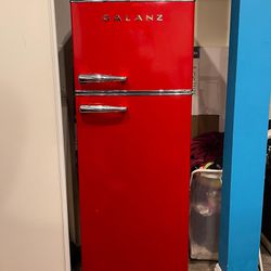 Galanz Retro Fridge With Freezer Red