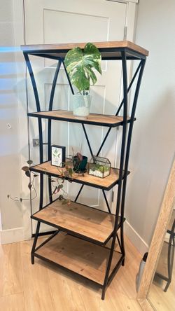 Bookshelf for plants or decorations