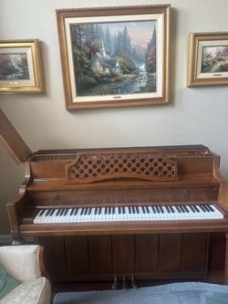 Kawai Piano in Walnut Wood Finish