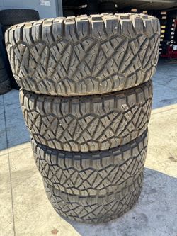35x12.50r20 Nitto tires en excelentes condiciones de vida las 4
