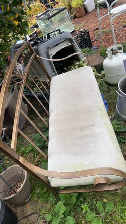 Bench chair price 25$  pick up. E.  Side Tacoma